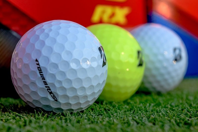 Tại sao bóng golf lại có nhiều vết lõm trên bề mặt?